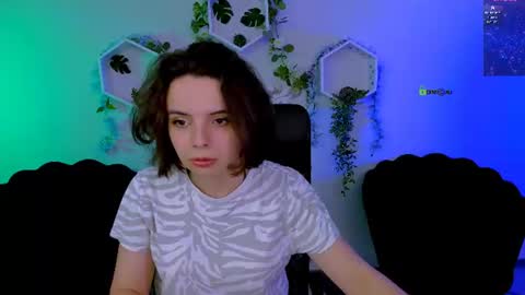 Snapshot of mia_mooon_ chatting on 06-16-26, 08:17 mia_mooon_ online show from 06-16-26, 08:17