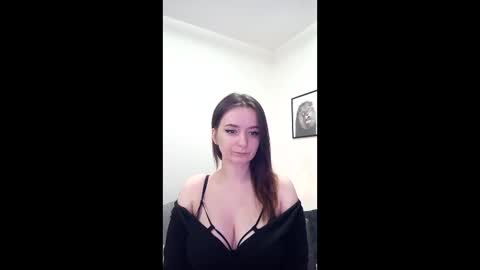 Snapshot of mia_muuur chatting on 02-08-26, 09:13 Mia online show from 02-08-26, 09:13