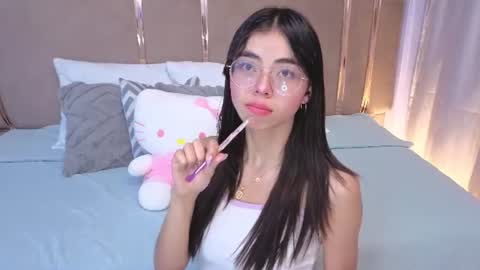 Mia online show from 06-30-26, 12:28