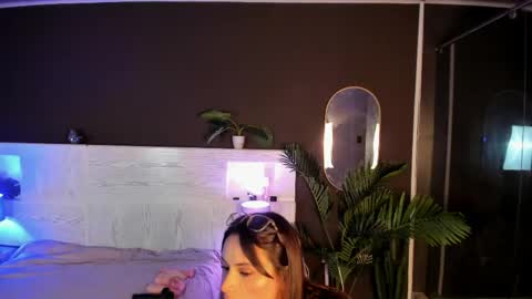 Mia online show from 05-20-26, 03:45