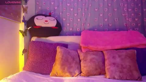 Snapshot of mia_petitebaby chatting on 05-23-26, 12:31 Ma online show from 05-23-26, 12:31