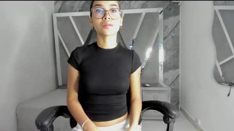 mia_petiteht online show from 03-15-26, 08:48