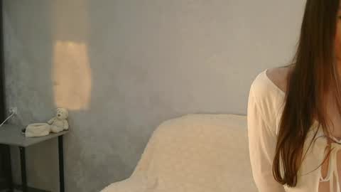 Mia online show from 06-19-26, 08:23