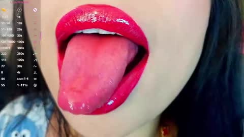 Mia online show from 11-10-25, 06:29