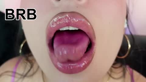 Mia online show from 07-06-26, 10:45