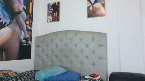 mia_thompson_0 online show from 07-21-26, 12:18