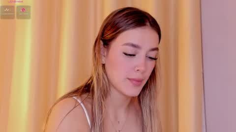 Mia White  online show from 04-01-26, 01:23