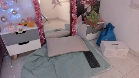 mia_zafir online show from 12-23-25, 03:26