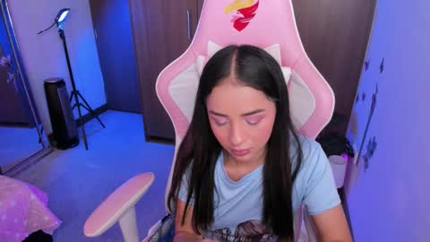 Snapshot of miaa_06 chatting on 12-23-25, 12:08 mia nicolle online show from 12-23-25, 12:08