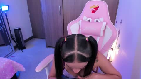 Snapshot of miaa_06 chatting on 01-08-26, 09:17 mia nicolle online show from 01-08-26, 09:17