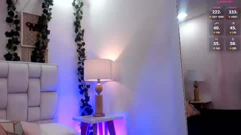 Snapshot of miaa_gh1 chatting on 06-17-26, 11:23 Mia online show from 06-17-26, 11:23