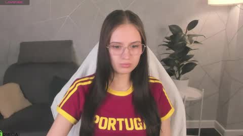 Mia online show from 04-16-26, 11:33