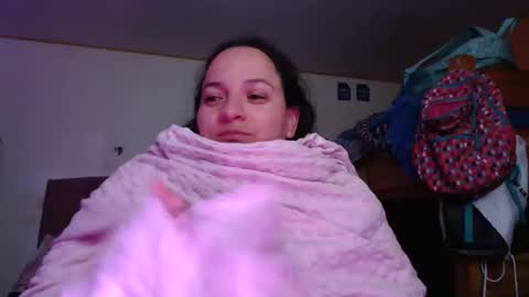 Snapshot of miaabrownn chatting on 05-03-26, 05:35 MIA online show from 05-03-26, 05:35