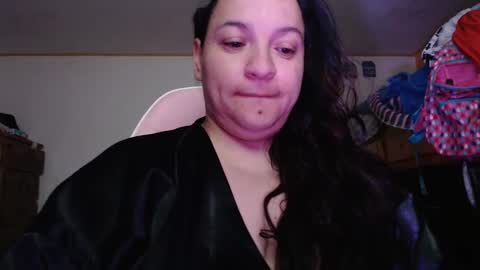Snapshot of miaabrownn chatting on 05-04-26, 12:34 MIA online show from 05-04-26, 12:34