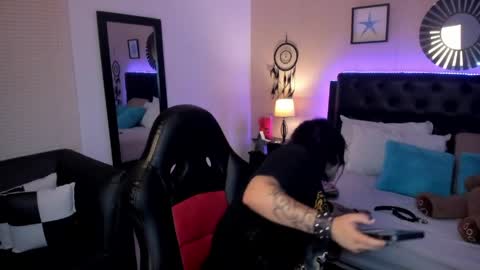 Mia online show from 04-20-26, 12:30