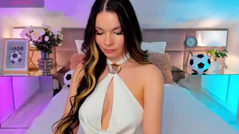 Snapshot of miaamuse chatting on 06-15-26, 07:05 Mia online show from 06-15-26, 07:05