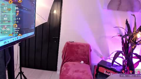 Mia online show from 07-31-26, 12:15