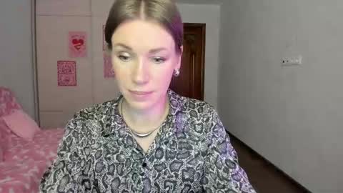 Mia online show from 04-29-26, 05:55