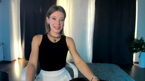 Mia online show from 08-03-26, 04:22