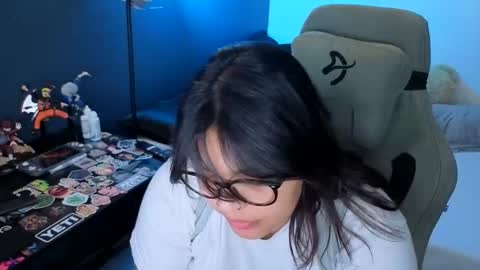 Mia online show from 05-28-26, 02:20