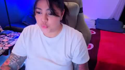 Snapshot of miacanela_xo chatting on 06-15-26, 01:30 Mia online show from 06-15-26, 01:30