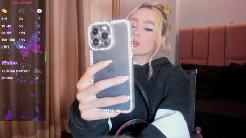 MiaCarper online show from 04-11-26, 09:19