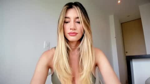 Snapshot of miaduval chatting on 05-30-26, 07:44 Mia online show from 05-30-26, 07:44