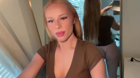 Snapshot of miaharperxox chatting on 06-04-26, 08:48 Mia Harper online show from 06-04-26, 08:48
