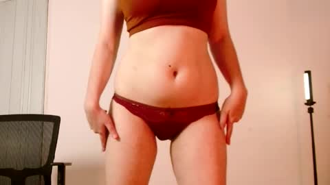 Snapshot of miaisgettinghot chatting on 04-13-26, 09:20 Mia online show from 04-13-26, 09:20