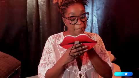 Mia online show from 04-14-26, 12:05