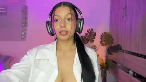 Mia Fernandez online show from 07-30-26, 12:53