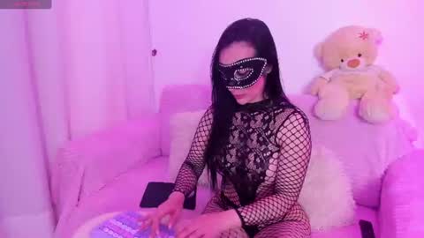 Mia online show from 06-19-26, 02:16