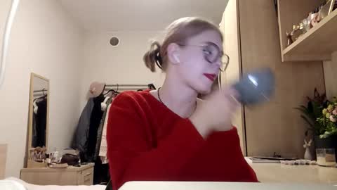 Mia online show from 02-06-26, 05:05