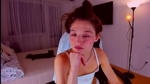 Mia online show from 06-02-26, 07:16