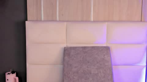 Snapshot of miasphencer chatting on 04-23-26, 08:33 Mia online show from 04-23-26, 08:33
