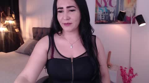 Mia Wilson online show from 01-11-25, 03:23