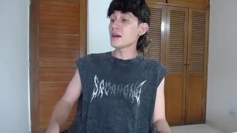 Snapshot of michaeel_blue chatting on 06-24-26, 09:03 Michael online show from 06-24-26, 09:03