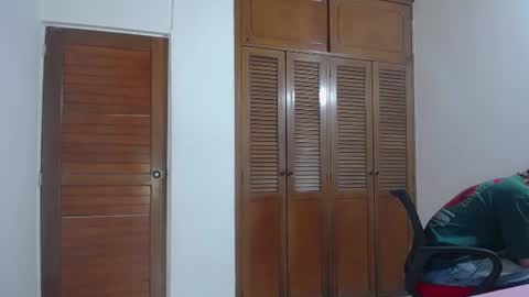 Snapshot of michaeel_blue chatting on 07-08-26, 10:47 Michael online show from 07-08-26, 10:47