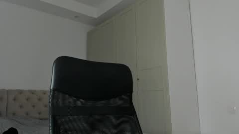 MichaelEvansx online show from 04-16-26, 09:39