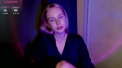Snapshot of michellevelour chatting on 05-20-26, 05:30 Michelle online show from 05-20-26, 05:30