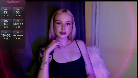 Snapshot of michellevelour chatting on 06-14-26, 04:42 Michelle online show from 06-14-26, 04:42