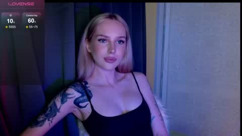 Snapshot of michellevelour chatting on 06-28-26, 05:52 Michelle online show from 06-28-26, 05:52