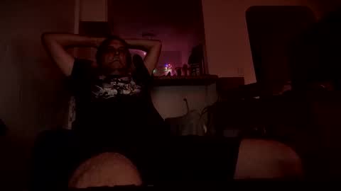 Snapshot of mick_gee chatting on 04-05-26, 01:36 mick_gee online show from 04-05-26, 01:36