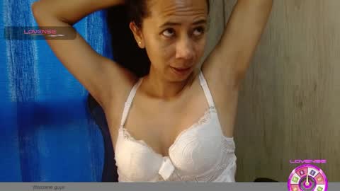 Snapshot of miculohot chatting on 03-27-26, 01:33 vanesa sexy online show from 03-27-26, 01:33