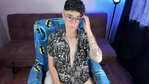 Snapshot of midnight07_ chatting on 05-18-26, 03:51 Blue online show from 05-18-26, 03:51