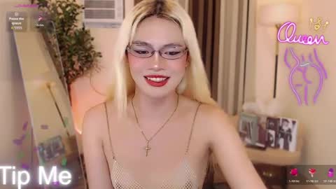 Snapshot of midnight_muse_18 chatting on 06-18-26, 10:03 Marie Antoinette online show from 06-18-26, 10:03