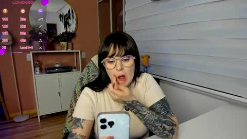 Luna online show from 04-12-26, 12:26