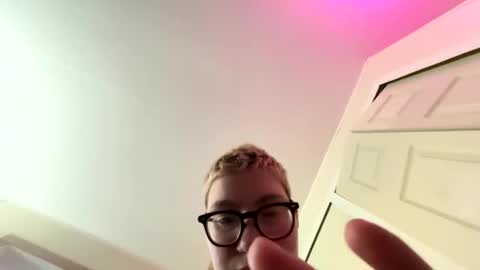midnightmochi2 online show from 04-22-26, 12:46