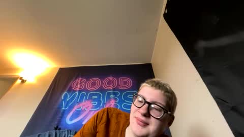 midnightmochi2 online show from 04-25-26, 01:41
