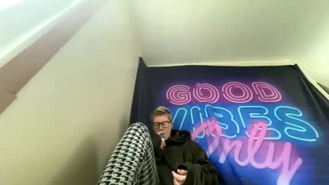midnightmochi2 online show from 04-30-26, 12:00